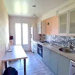 2p 50m2 With Ac & Free Parking & 2 Balconies * 昂蒂布
