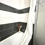 公寓 2p 50m2 With Ac & Free Parking & 2 Balconies