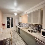 公寓 2p 50m2 With Ac & Free Parking & 2 Balconies