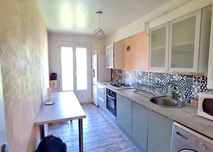 2p 50m2 With Ac & Free Parking & 2 Balconies * Antibes