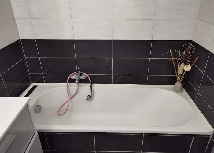 2p 50m2 With Ac & Free Parking & 2 Balconies Appartamento