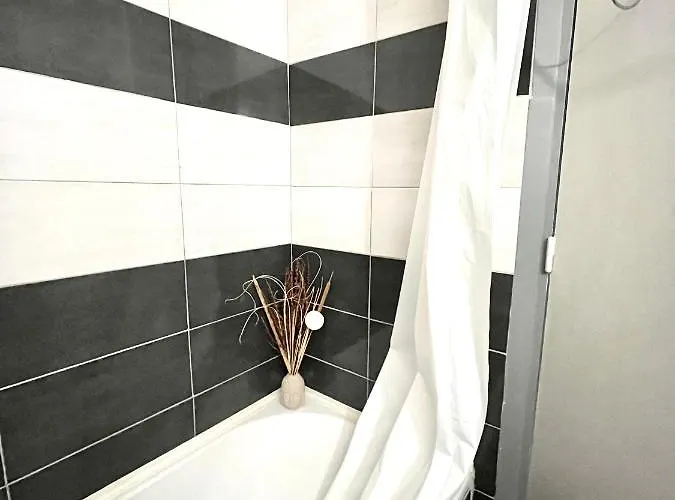 Appartamento 2p 50m2 With Ac & Free Parking & 2 Balconies