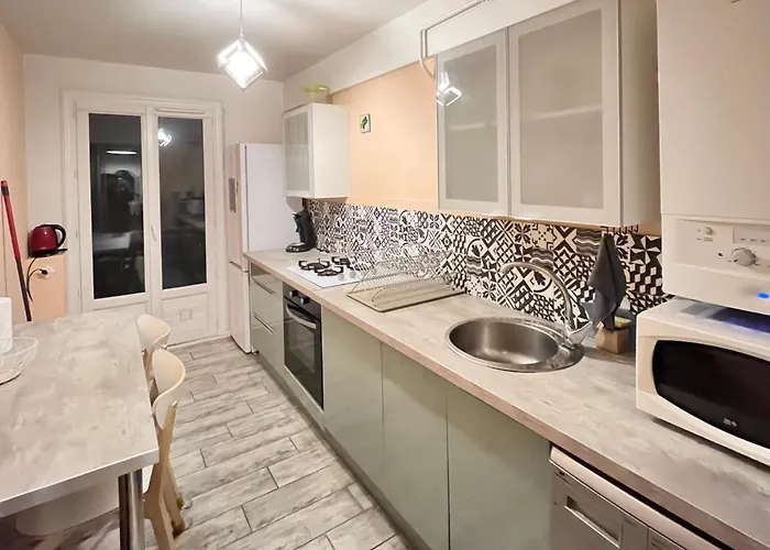 2p 50m2 With Ac & Free Parking & 2 Balconies Antibes